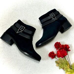 VIONIC Black Hope Mana Suede Ankle Boot - Size 9